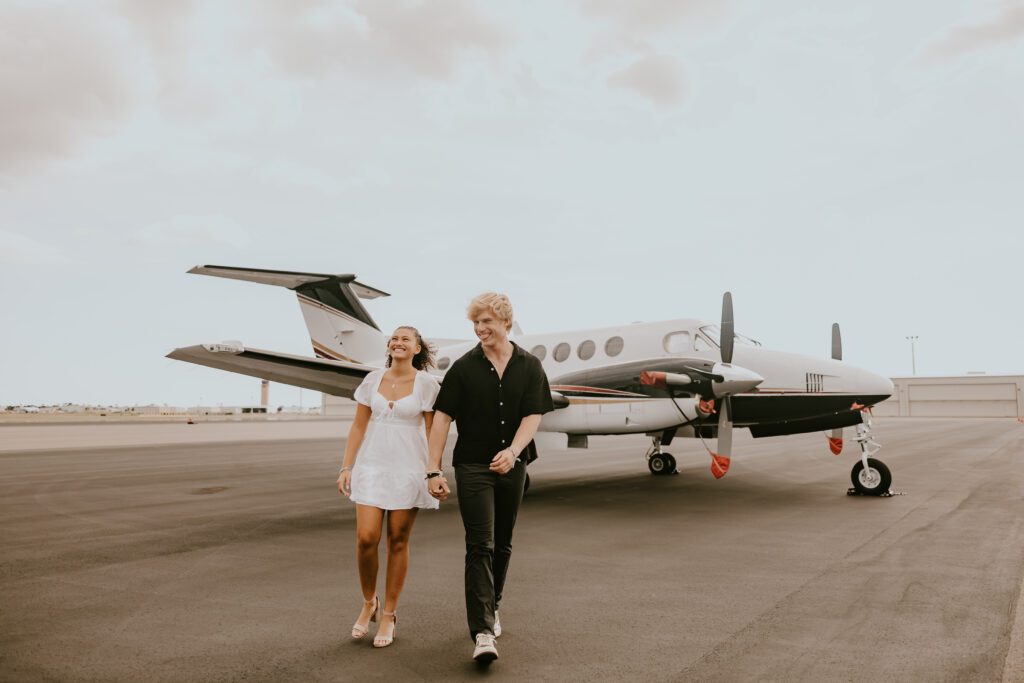 airplane couple photoshoot