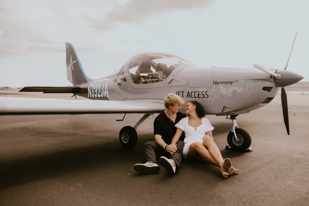 airplane couple photoshoot