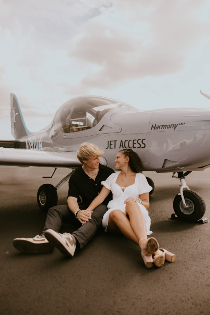 airplane couple photoshoot