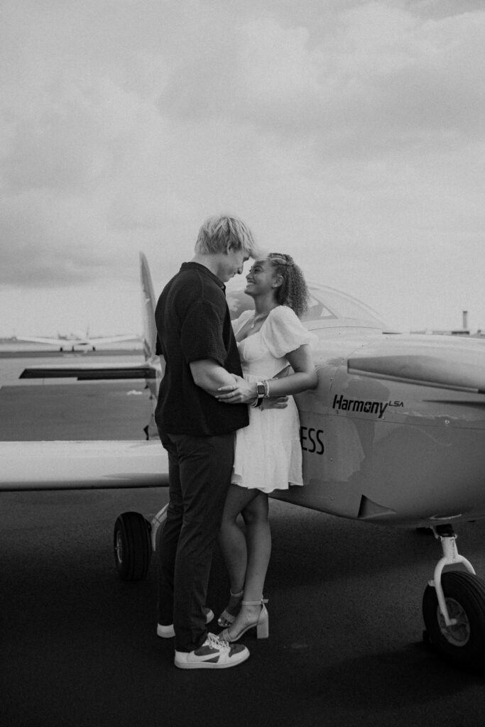 airplane couple photoshoot