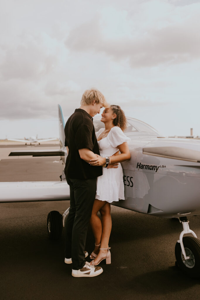 airplane couple photoshoot