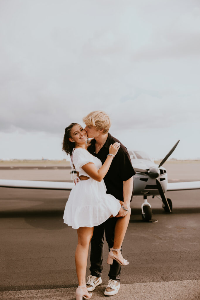 airplane couple photoshoot