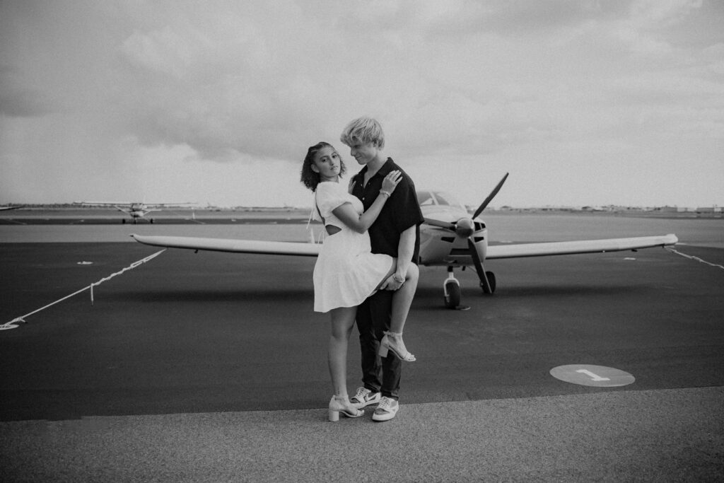 airplane couple photoshoot